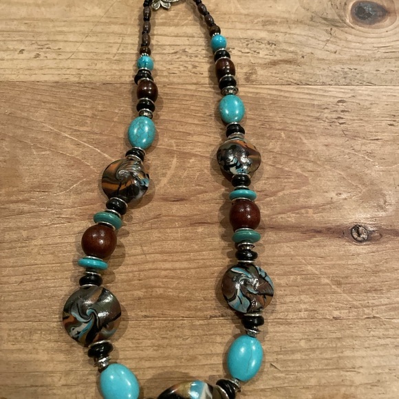 Women’s Turquoise Beaded Statement Necklace Silver Floral Clasp - Picture 6 of 8